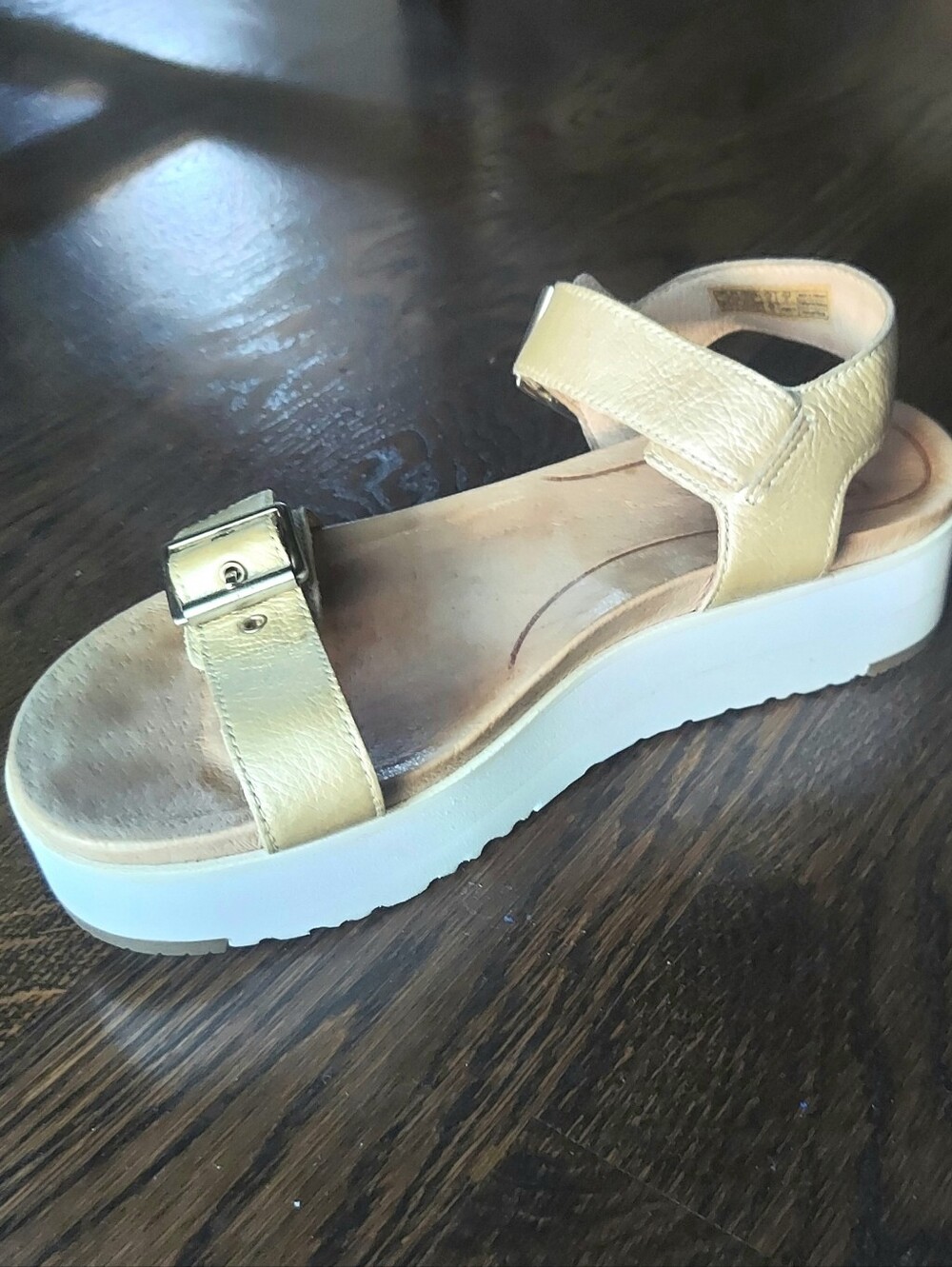 UGG Angie Leather Metallic Gold Strap Buckle Platform Sandals Women 8.5